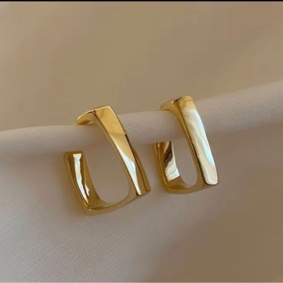 Gold 4/$25 Geometric Hoop Earrings - Picture 3 of 3